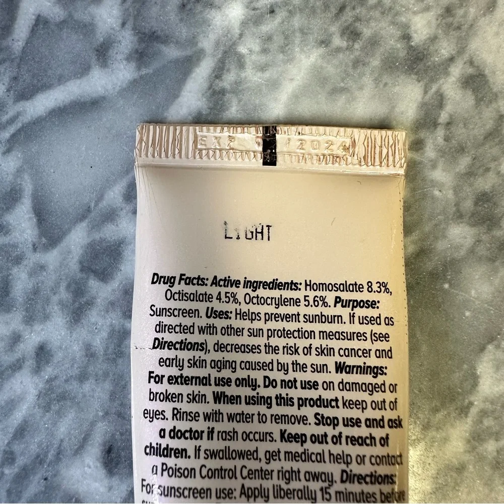It Cosmetics‎ CC Nude Glow Light